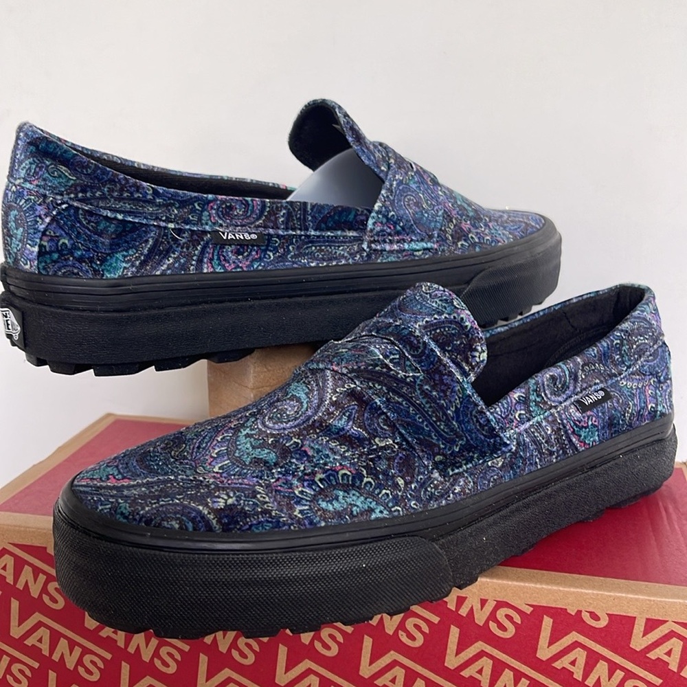 Vans WMNS Style 53 Velvet Paisley
VN000CQPCX9
Sneakers - Picture 8 of 16